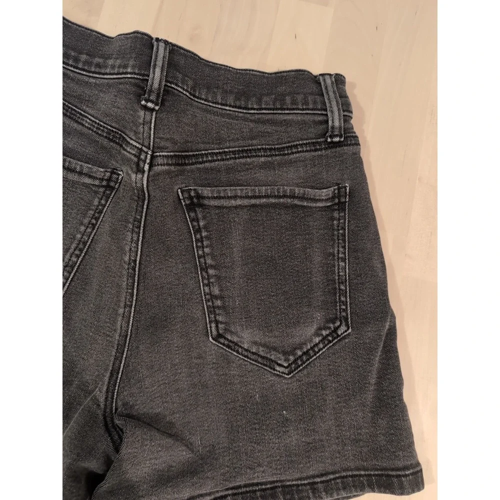SO High Rise Boyfriend Midi Distressed Shorts Women's 1/25W Black‎